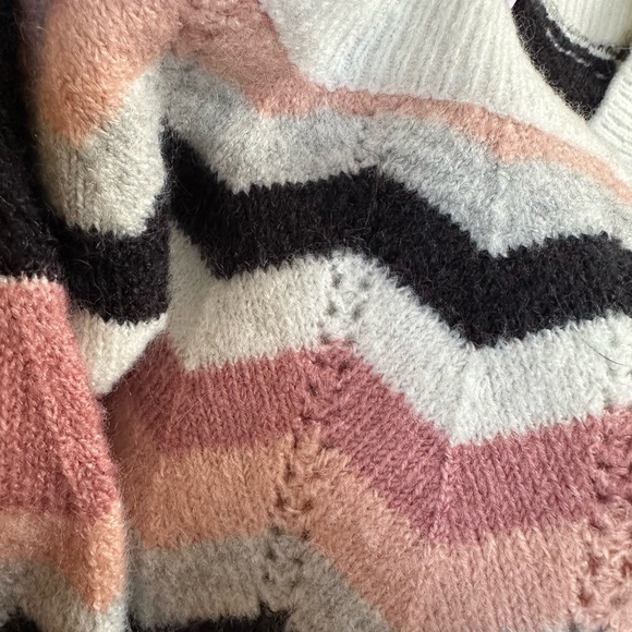 Pink Lily Women’s Long Sweater or Dress in chevron pattern. Size Small - Picture 7 of 7